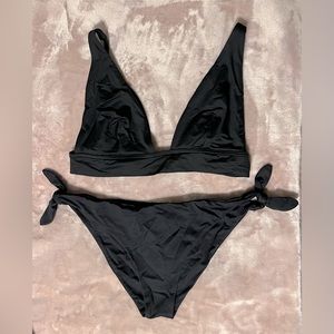 NWT cheeky bikini! Fits U.S. Size XS/S